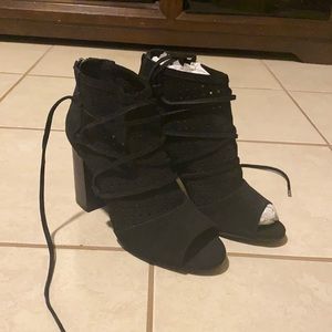 Women’s open toe bootie.